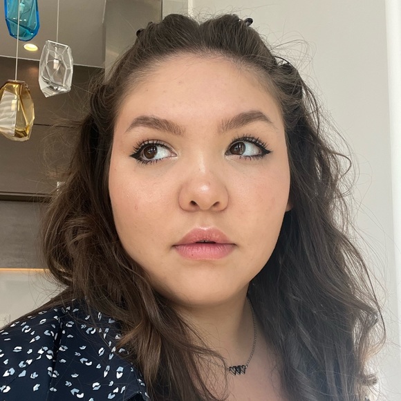 Meet your Posher, Briella - Picture 1 of 1